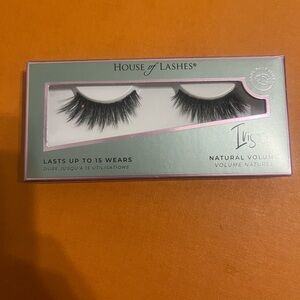 NWT**House of Lashes Natural Volume